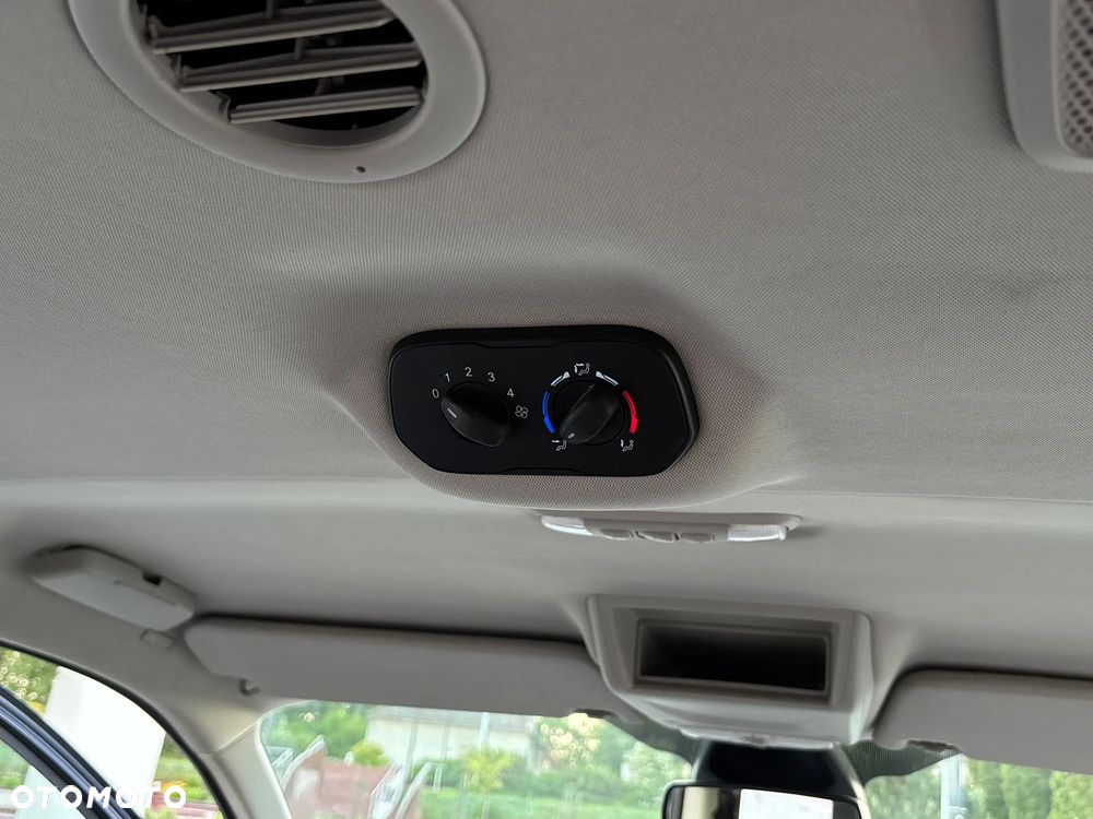 Ford Tourneo Custom 2.0 EcoBlue L2 Titanium - 25