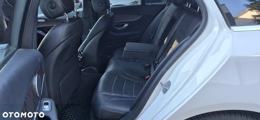 Mercedes-Benz Klasa C 300 9G-TRONIC - 18