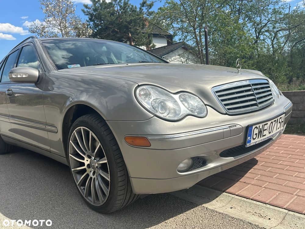 Mercedes-Benz Klasa C 240 4Matic Avantgarde - 33