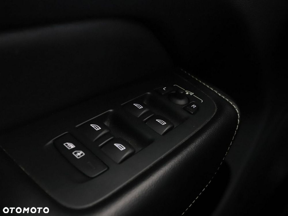 Volvo XC 60 D4 SCR R-Design - 35