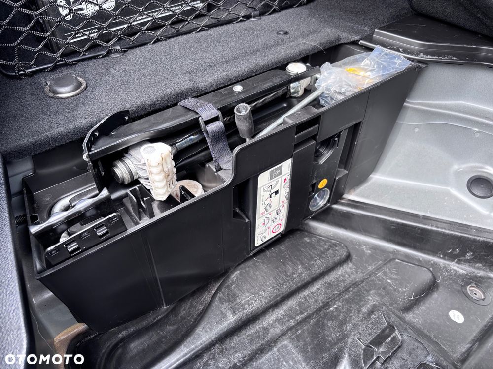 Mercedes-Benz Klasa C 180 Kompressor Automatik BlueEFFICIENCY - 28