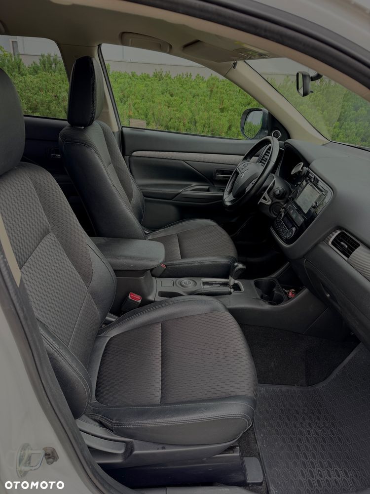 Mitsubishi Outlander 2.2 DID Instyle Navi 4WD - 8