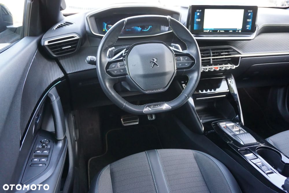 Peugeot 2008 PureTech 130 EAT8 GT - 13