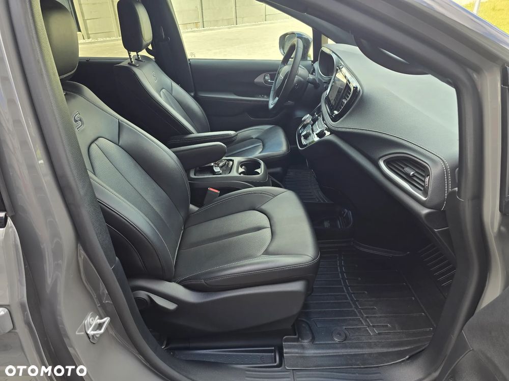 Chrysler Pacifica - 35