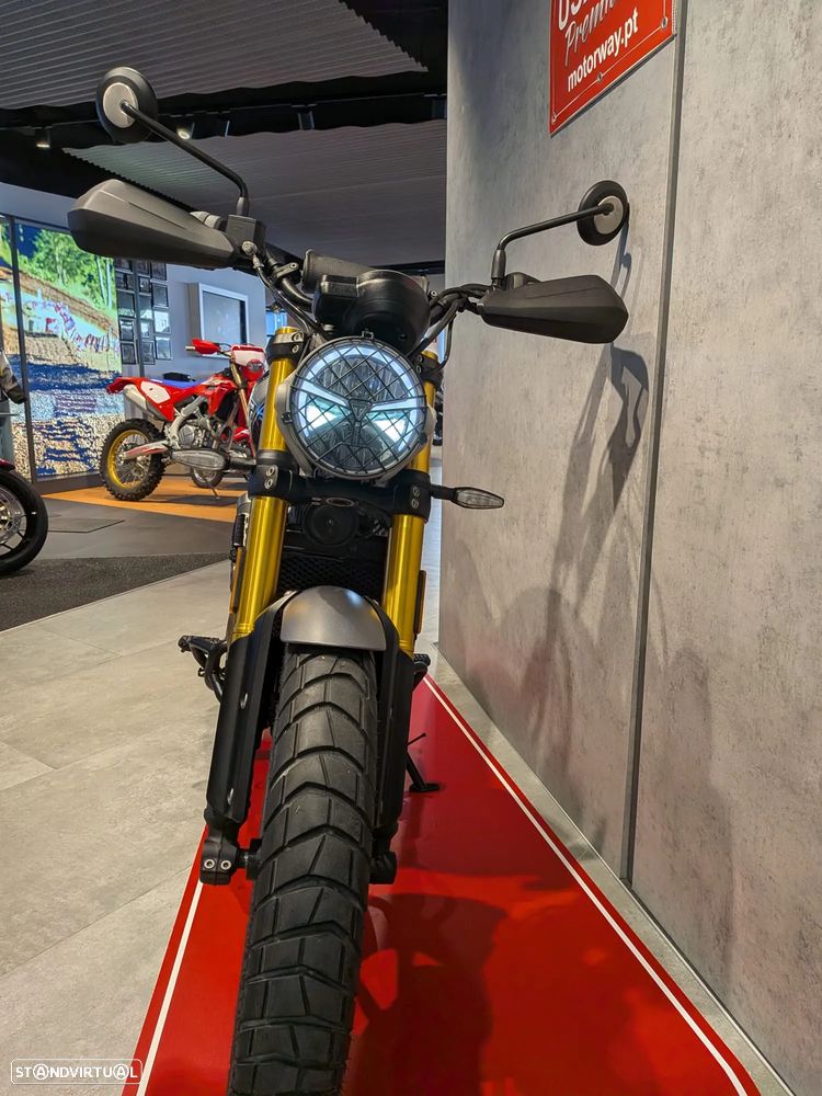 Triumph Scrambler 400X - 2