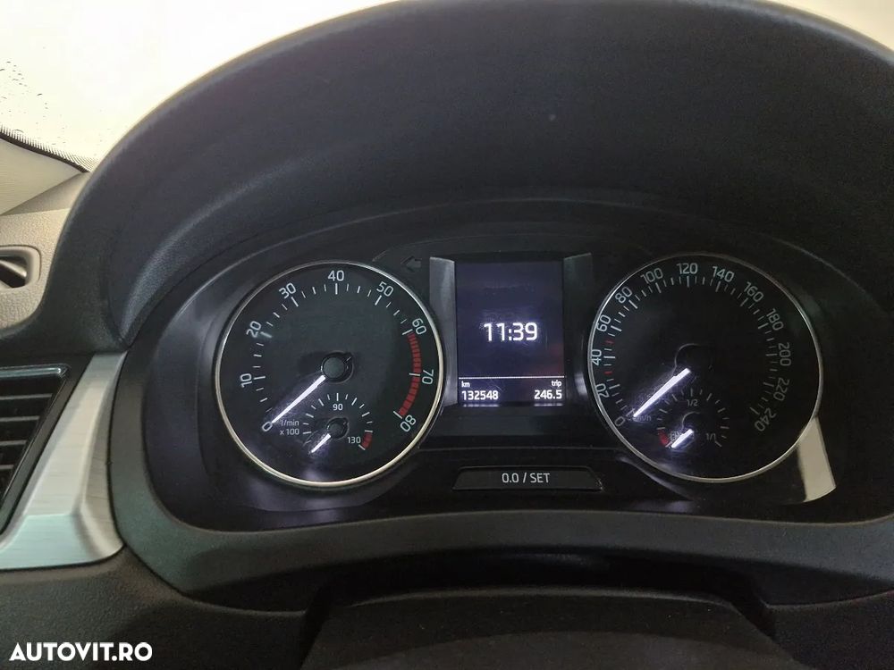Skoda RAPID 1.2 TSI Ambition - 7