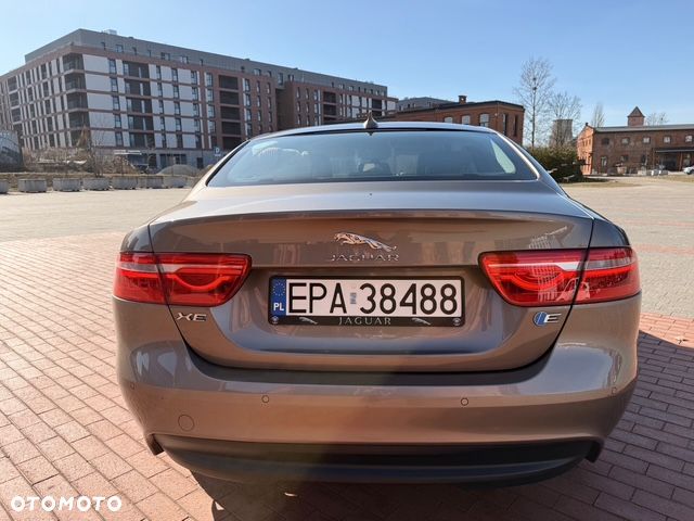 Jaguar XE 2.0 D Pure - 8