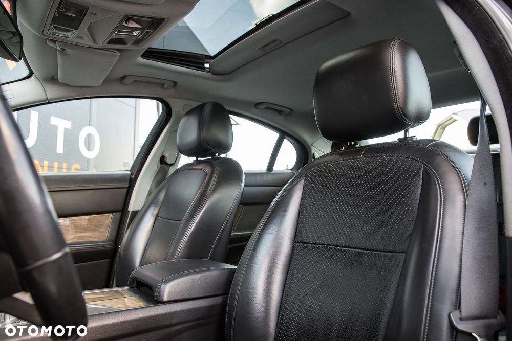 Jaguar XF 4.2 Super V8 - 13