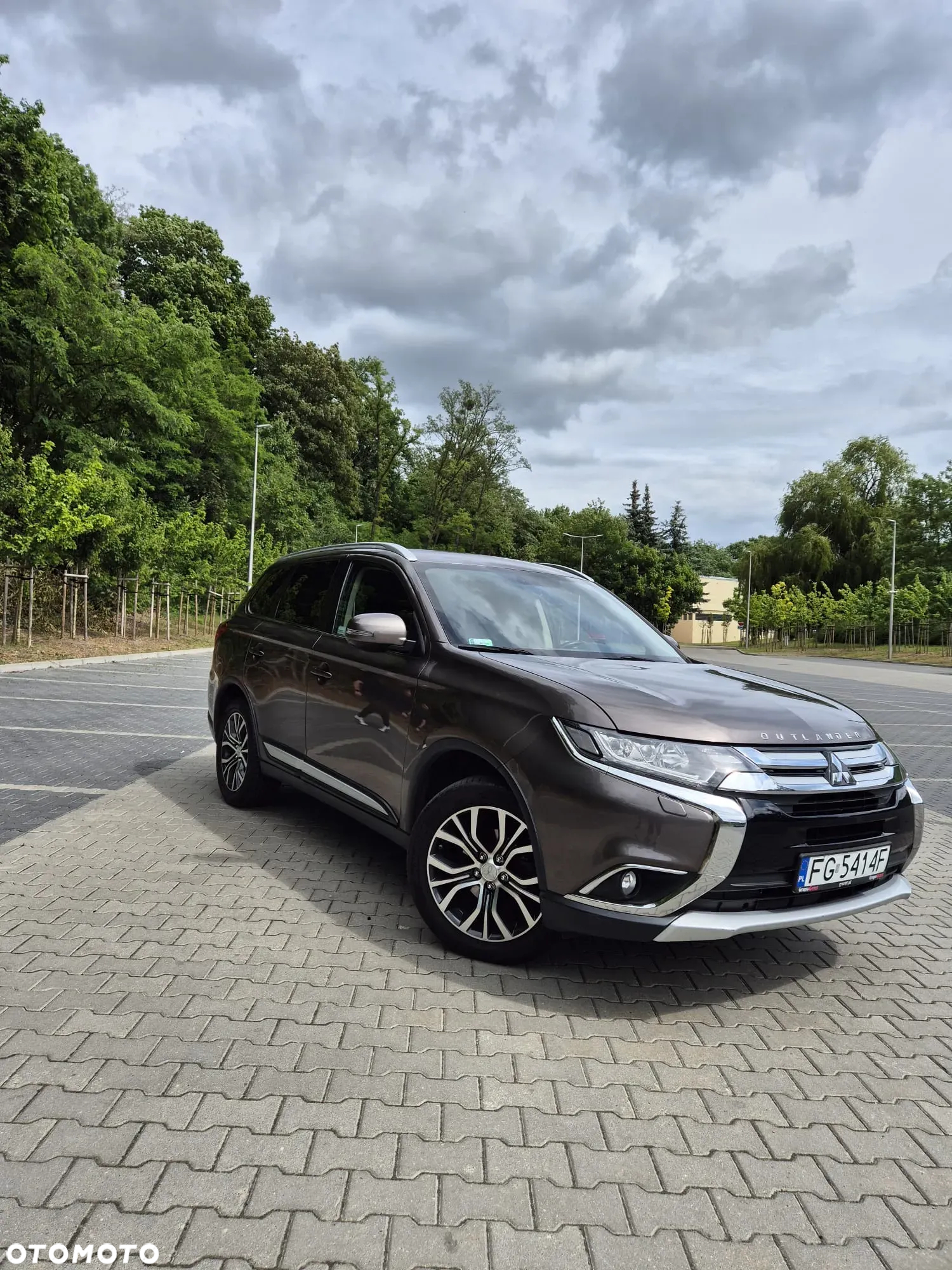 Mitsubishi Outlander 2.0 Instyle + 4WD CVT - 2