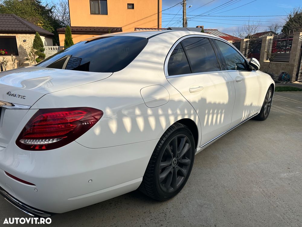 Mercedes-Benz E 220 d 4Matic 9G-TRONIC Exclusive - 3