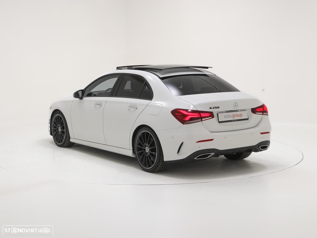 Mercedes-Benz A 250 Limousine e AMG Line - 4
