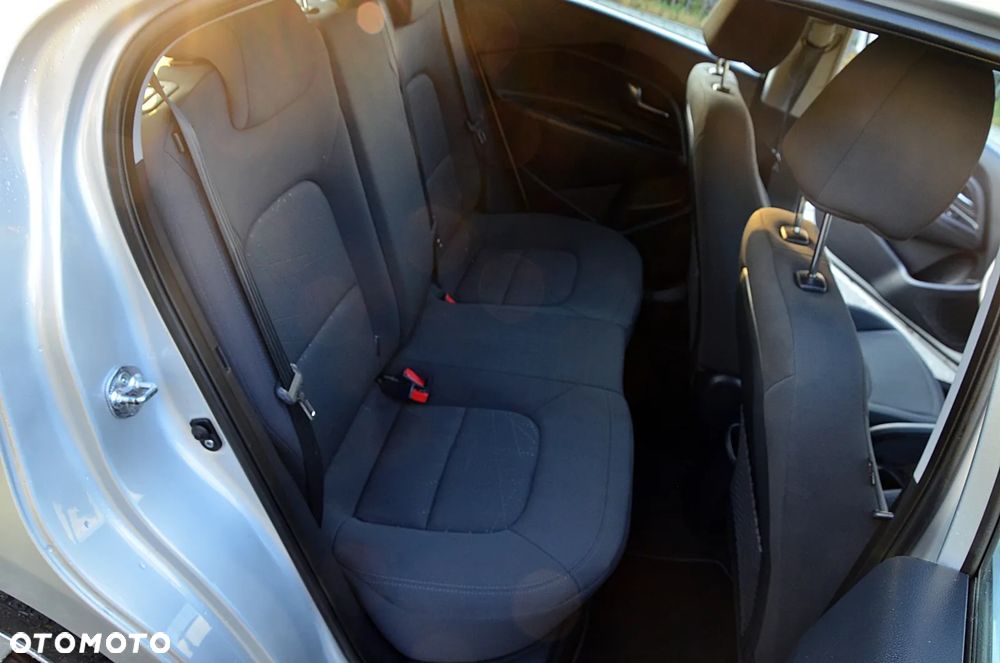 Kia Rio - 15