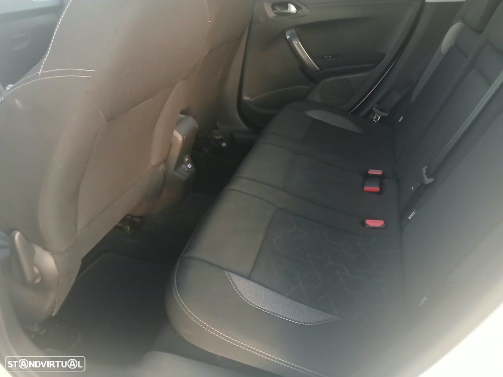 Peugeot 2008 1.2 PureTech Style - 14