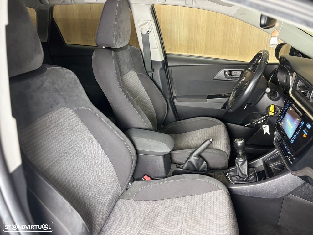 Toyota Auris Touring Sports 1.4 D-4D Active - 9
