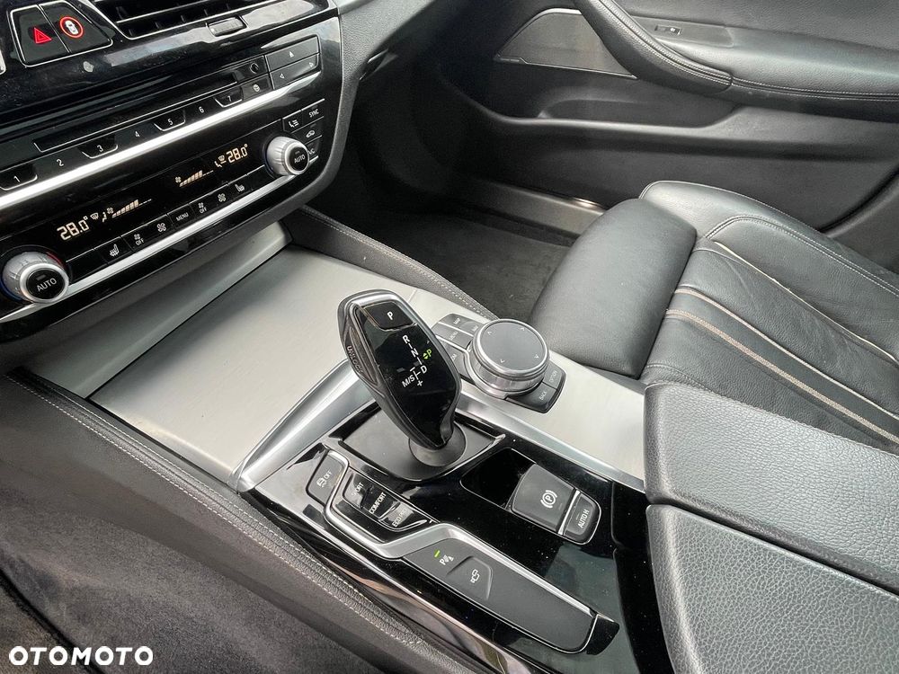 BMW Seria 5 520d xDrive Luxury Line - 14