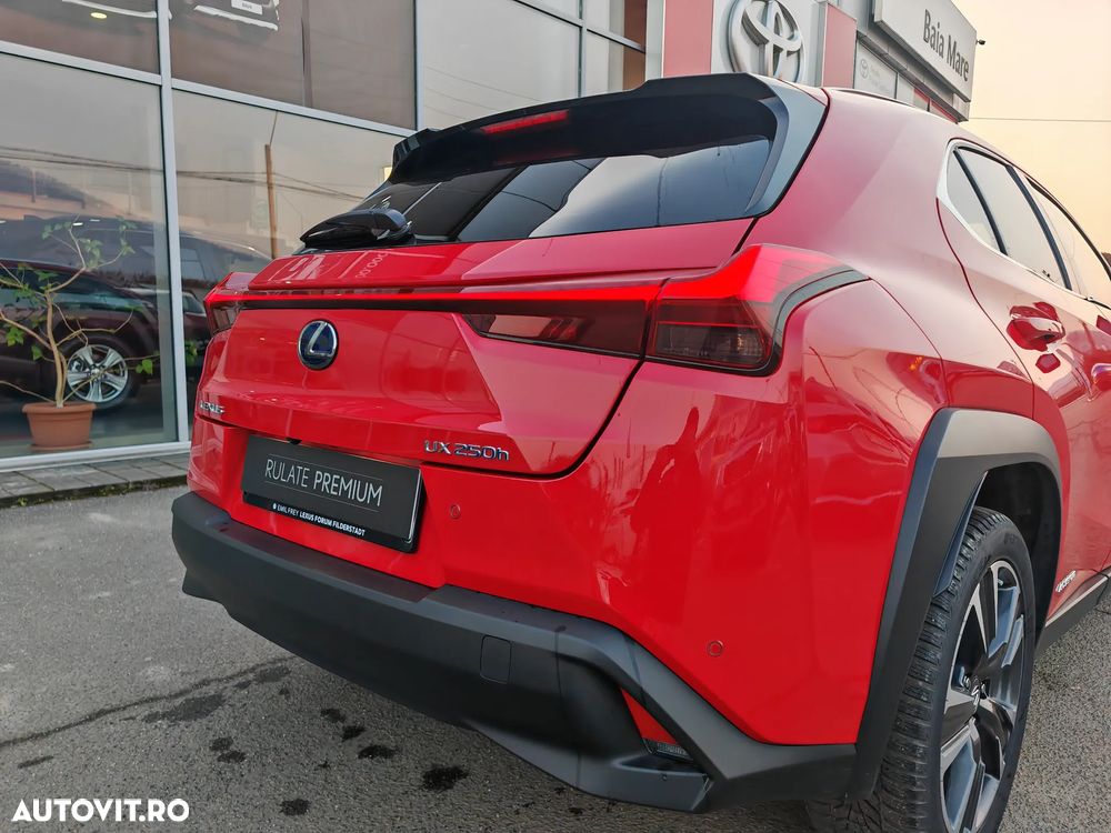 Lexus UX 250h FWD Executive - 11
