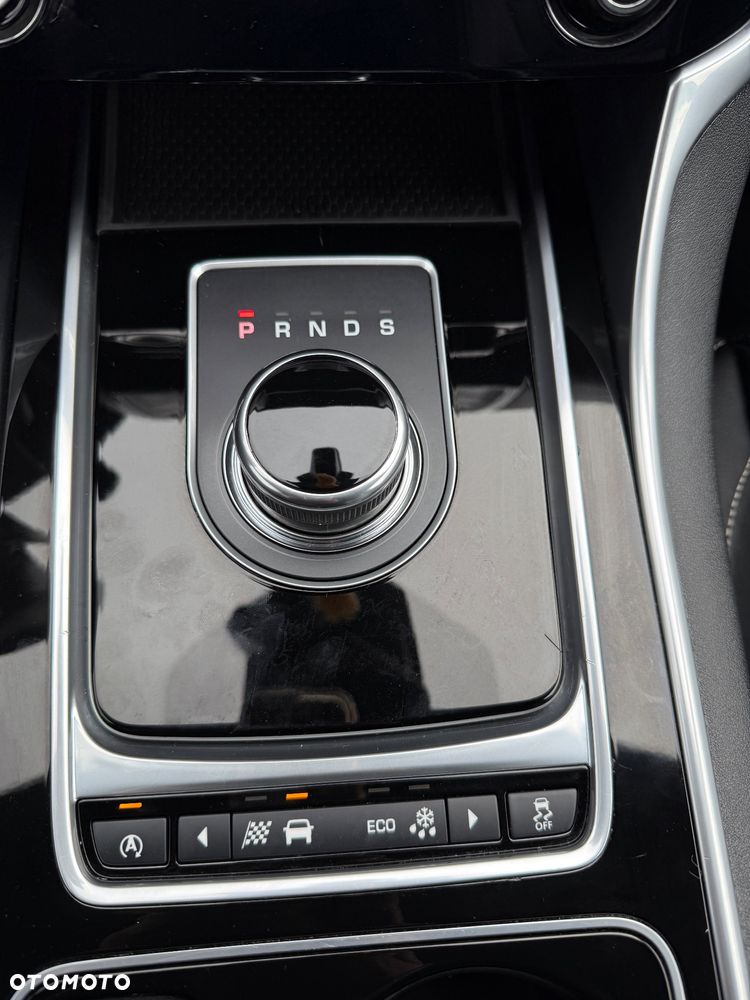 Jaguar XE 20d AWD R-Sport - 25