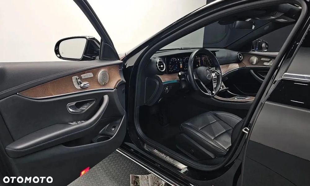 Mercedes-Benz Klasa E 220 d 4Matic 9G-TRONIC Exclusive - 14