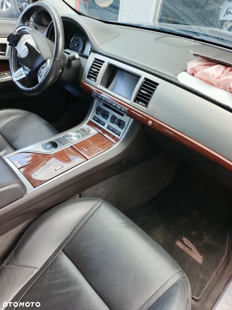 Jaguar XF 2.2 - 20