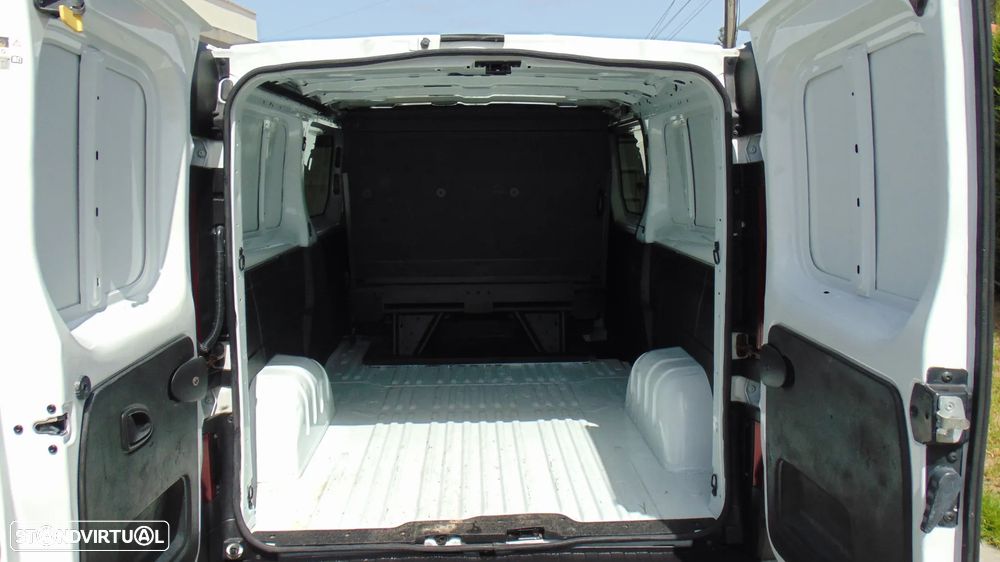 Renault TRAFIC LONGA 1.6 DCI 120CV 6LUGARES - 7