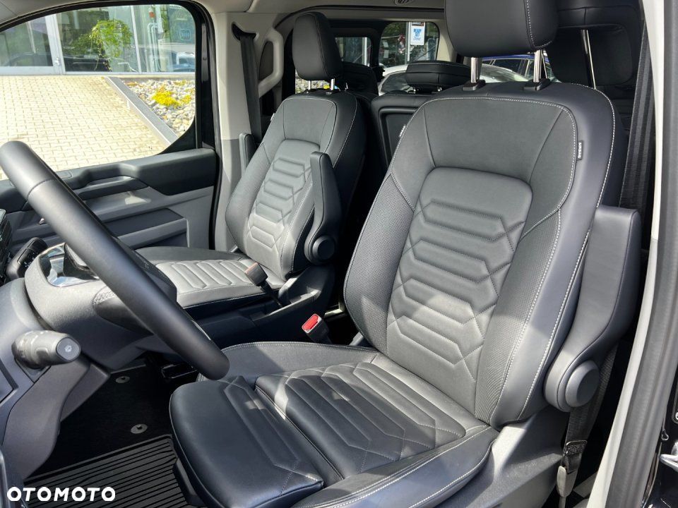 Ford Tourneo Custom - 11