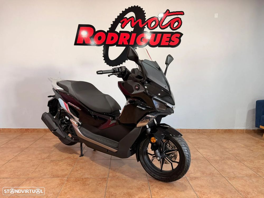 QJ Motor Fort 125N - OFERTA DE EQUIPAMENTO + CARTÃO DE DESCONTO EM COMBUSTÍVEL - 1