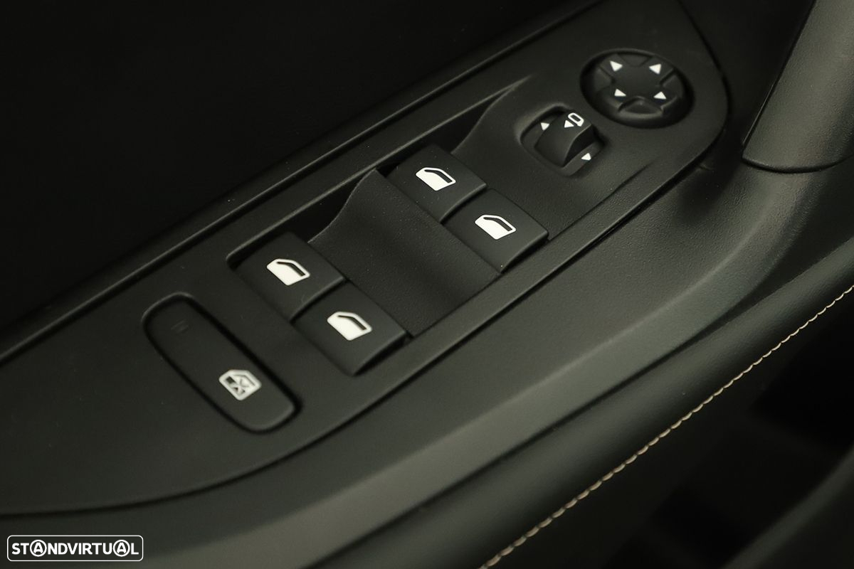 Peugeot 2008 1.2 PureTech Allure - 37