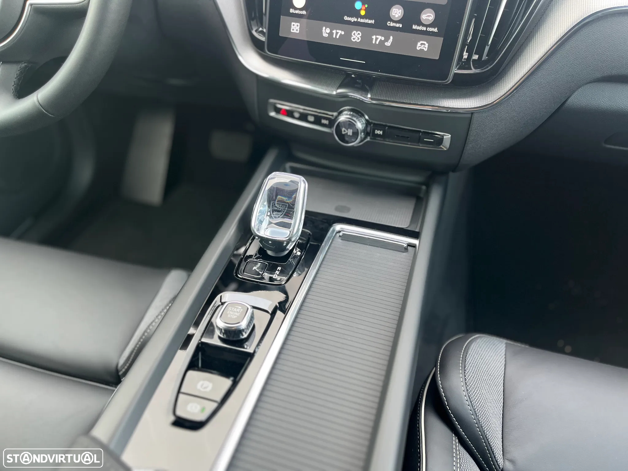 Volvo XC 60 2.0 T6 PHEV Plus Dark AWD - 22