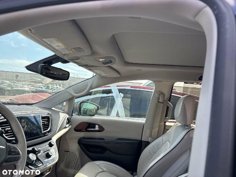 Chrysler Pacifica - 17