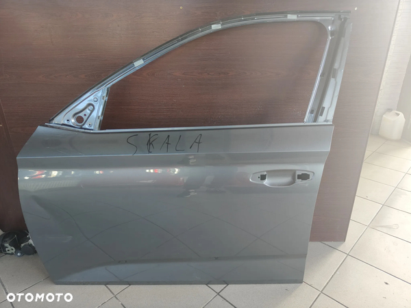 Skoda Scala PRZEDNIE lewe DRZWI