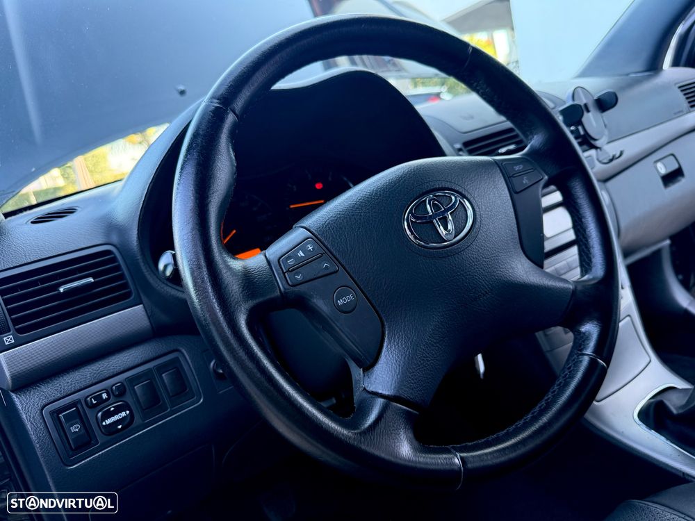Toyota Avensis SW 2.2 D-4D Executive - 39
