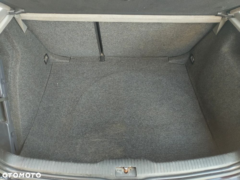 Volkswagen Golf - 27