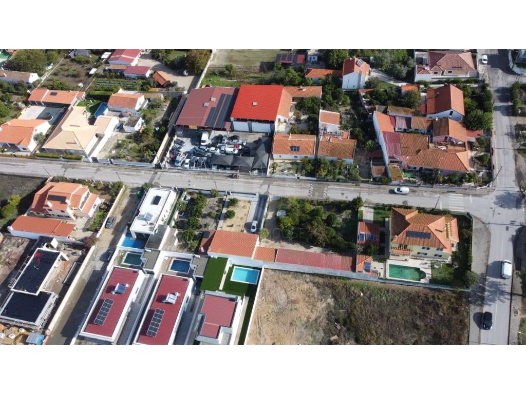 Armazém Espaçoso e Versátil - Excelente Localização junto à N10! - Grande imagem: 3/4