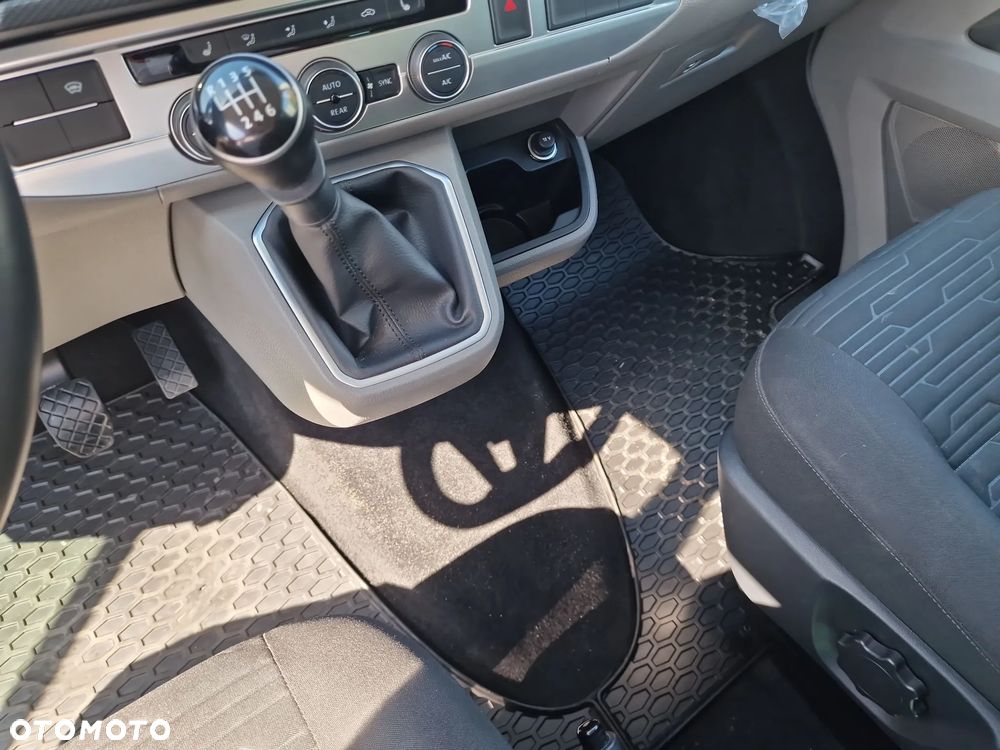 Volkswagen Caravelle - 16