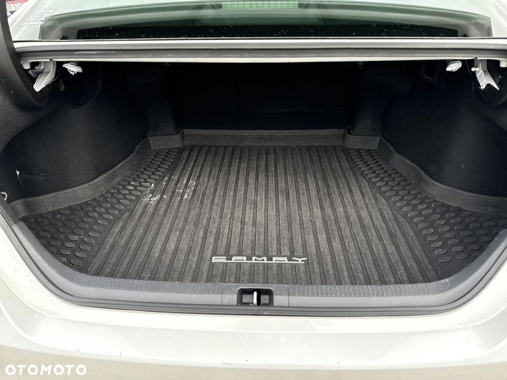 Toyota Camry 2.5 Hybrid Prestige CVT - 24