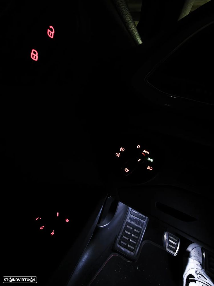 SEAT Leon 2.0 TDI DPF S&S FR - 11