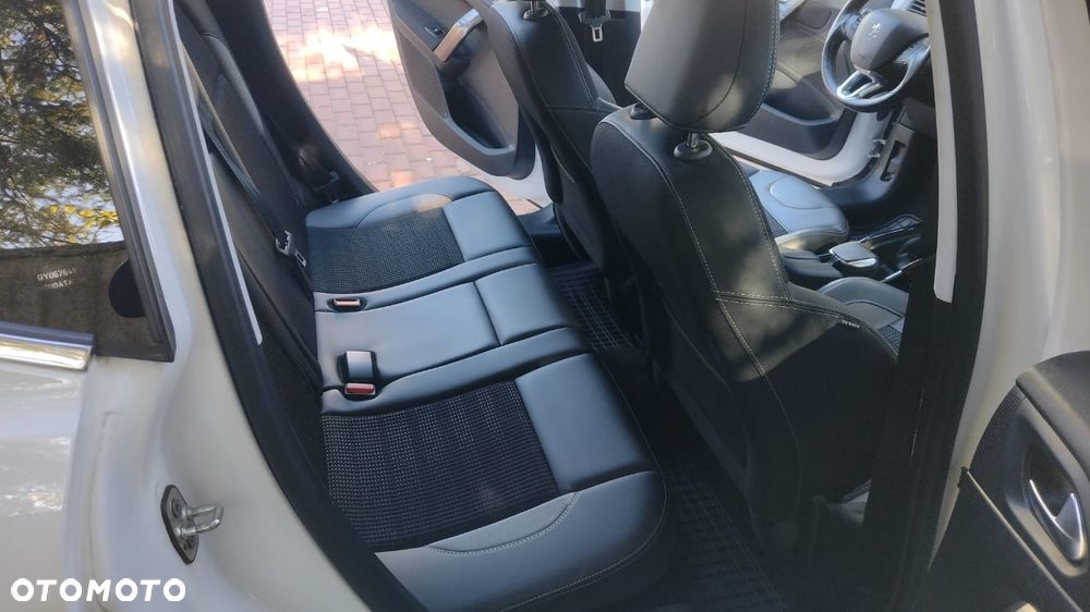 Peugeot 2008 1.2 Pure Tech Allure S&S EAT6 - 11