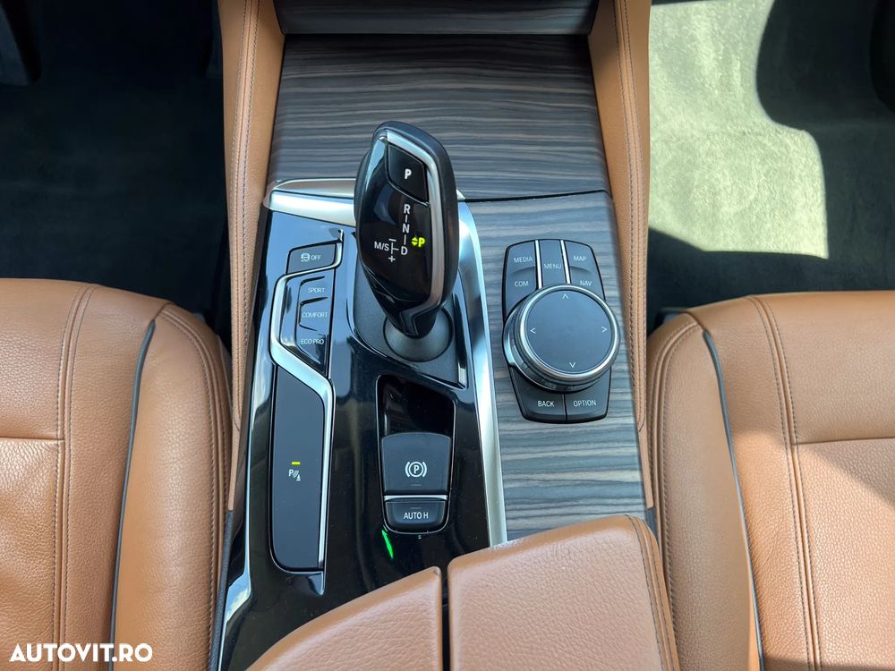 BMW Seria 5 530i AT - 18