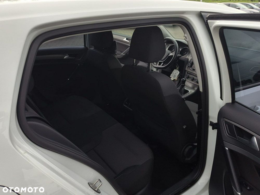 Volkswagen Golf - 22