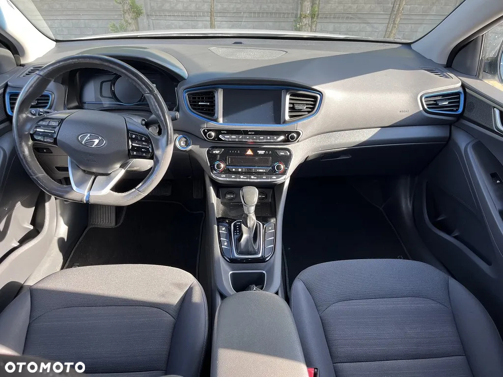 Hyundai IONIQ - 8