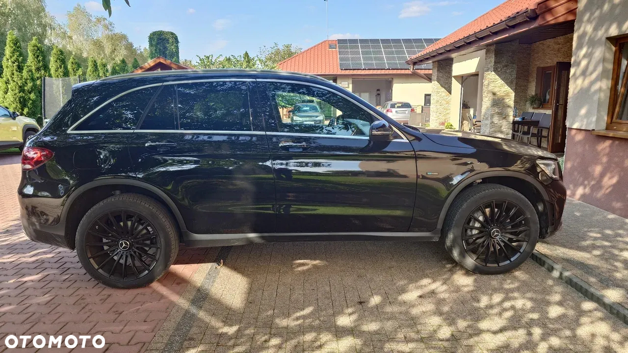 Mercedes-Benz GLC 300 e 4-Matic - 3