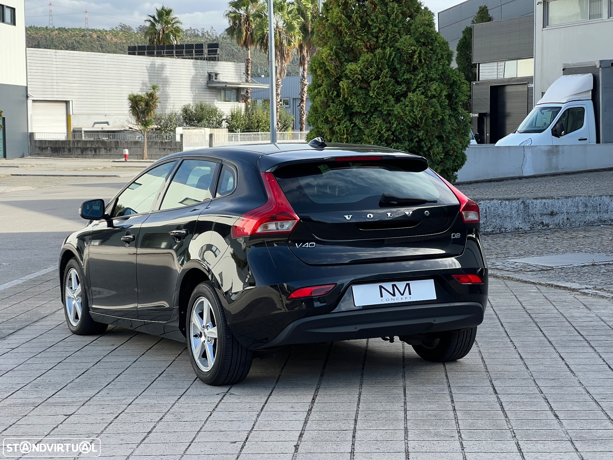 Volvo V40 2.0 D2 Momentum - 4