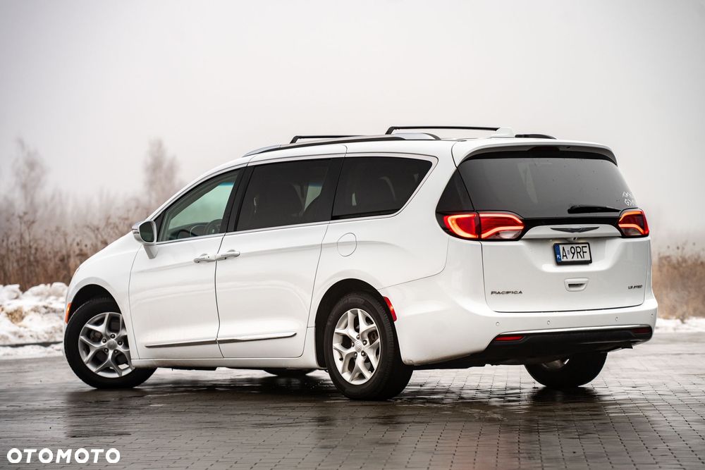 Chrysler Pacifica - 8