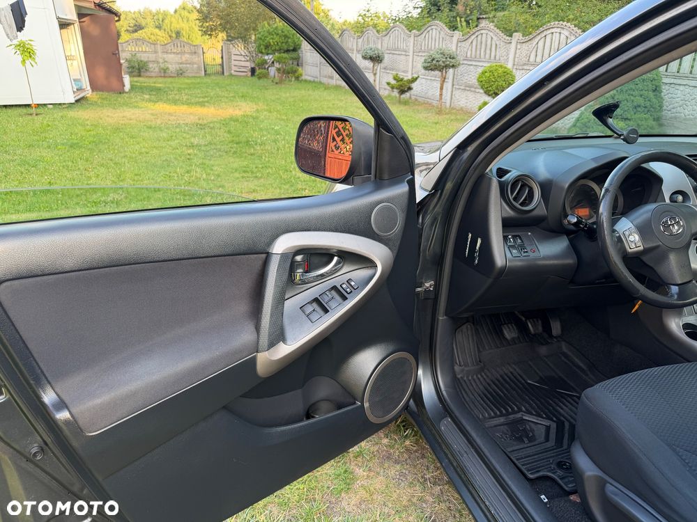 Toyota RAV4 - 8