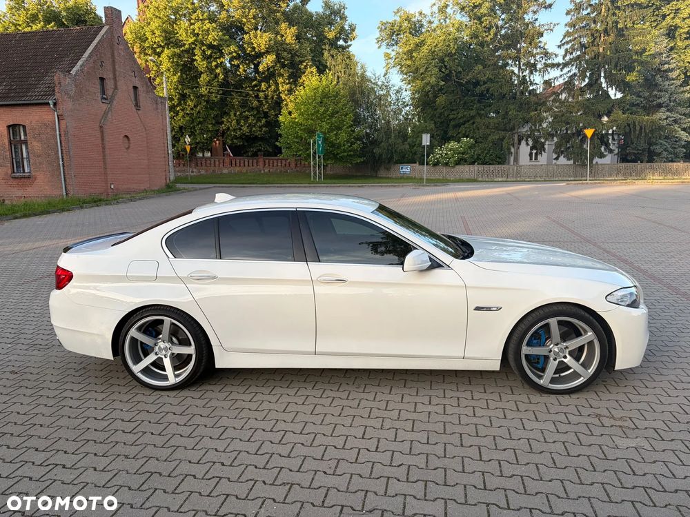 BMW Seria 5 550i - 5