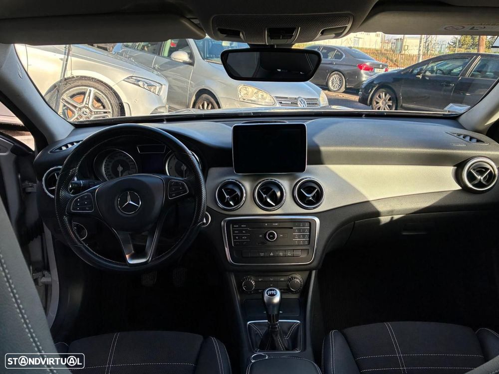 Mercedes-Benz GLA 180 d Urban - 11