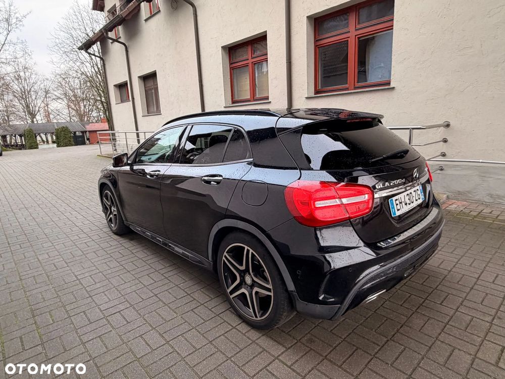 Mercedes-Benz GLA 200 (CDI) d 4Matic 7G-DCT AMG Line - 24