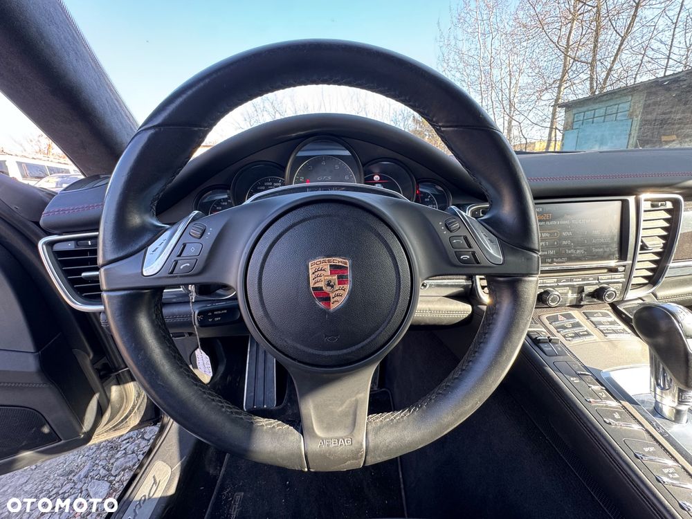 Porsche Panamera GTS - 17