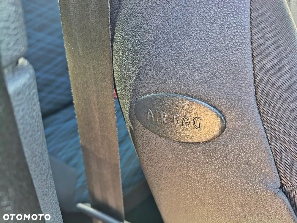 Renault Clio 1.2 16V Authentique - 25