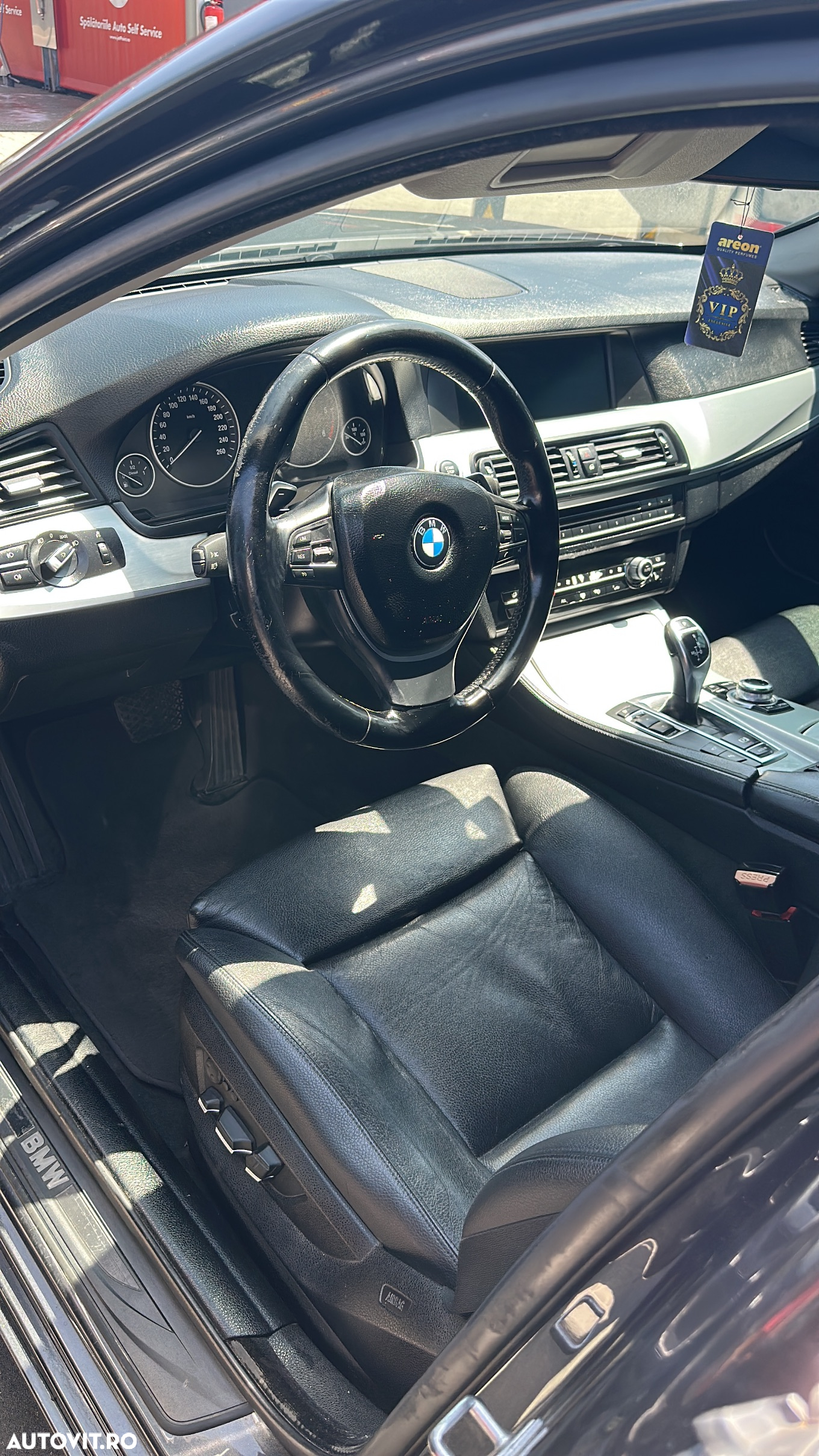 BMW Seria 5 525d xDrive - 17